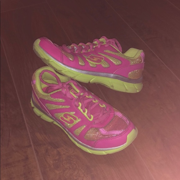 girls pink sketchers